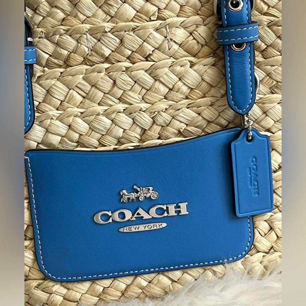 CJ519 - Coach Small Tote - Picture 2 of 13